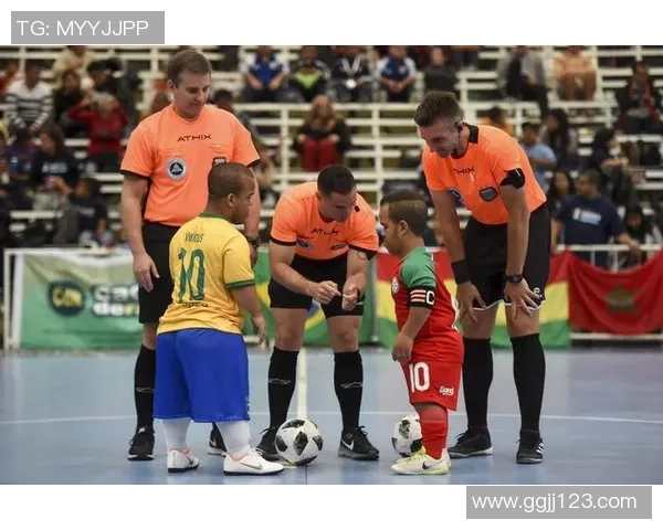 足球明星勇敢面对侏儒症挑战展现不屈精神与运动热情